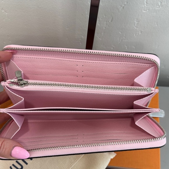 Louis Vuitton Pink Escale patterned zippy full inclusion - Picture 6 of 9